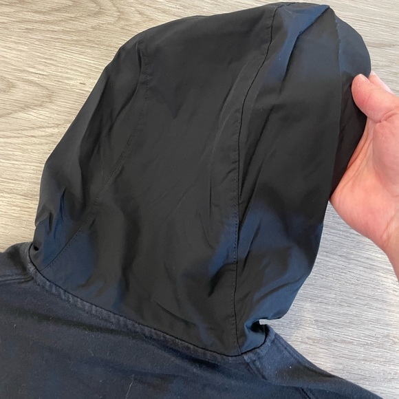 LULULEMON Mens Black Zip Up Jacket with Nylon Hood. Size M - Picture 4 of 11